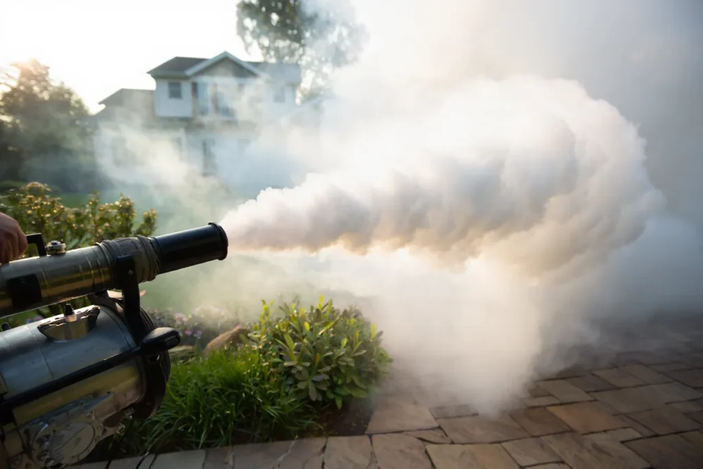 odkleszczanie ogrodu poprzez zamglawianie